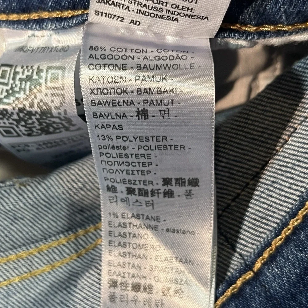 NWT Womans Levi's‎ Premium Wedgie Straight 28x26 Distressed Med Wash